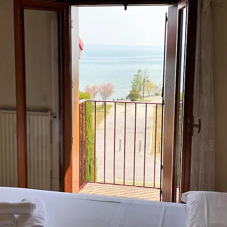 Lägenhet 5 Star With Private Beach And Garage Sirmione
