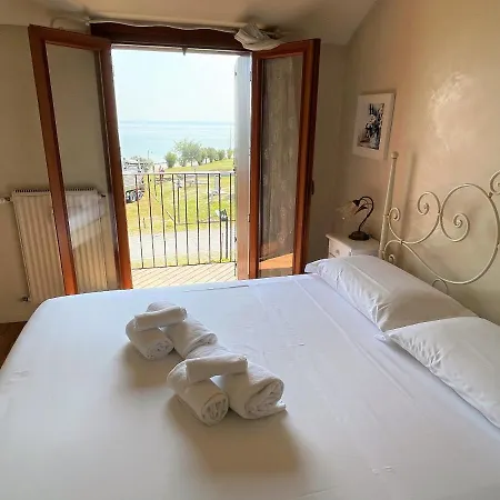 5 Star With Private Beach And Garage Lägenhet