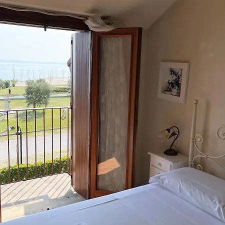 Lägenhet 5 Star With Private Beach And Garage Sirmione