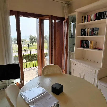 Lägenhet 5 Star With Private Beach And Garage Sirmione