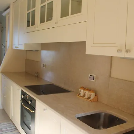 5 Star With Private Beach And Garage